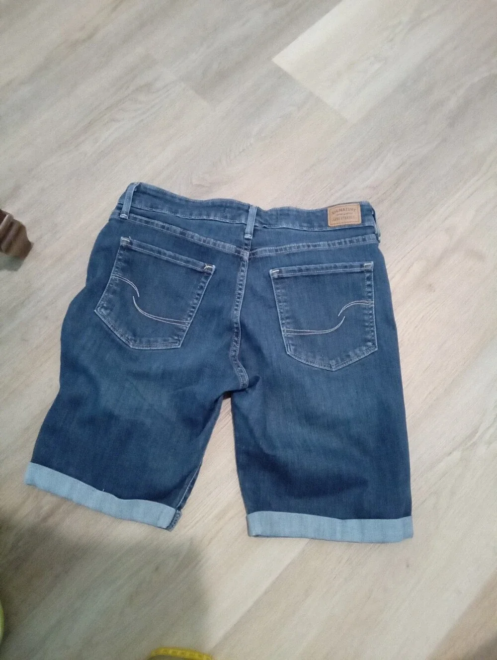 Signature by Levi Strauss Size 28 (6) Dark Blue Roll-Cuff Denim Shorts